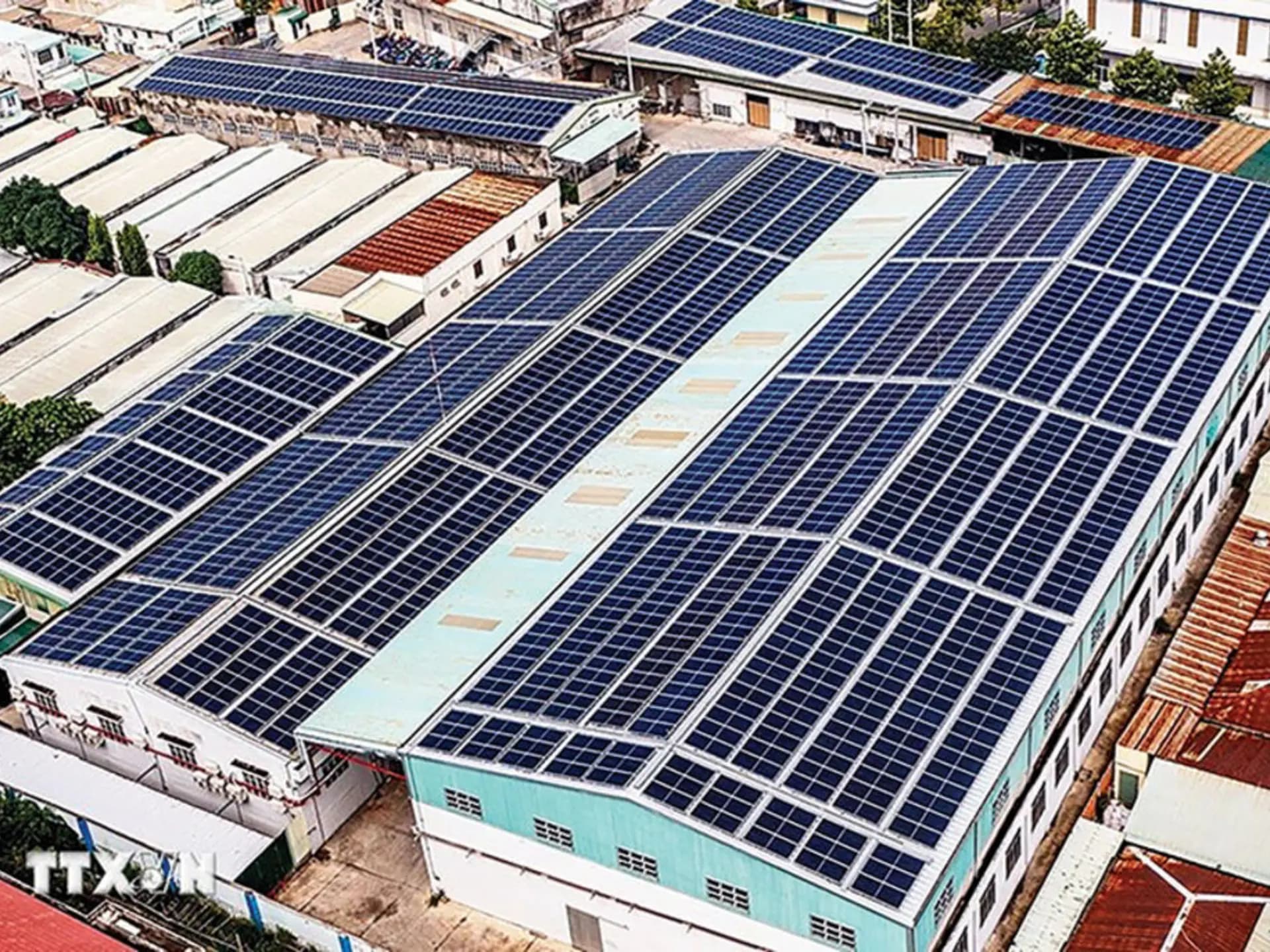 Chúng tôi đầu tư vào các dự án điện mặt trời áp mái